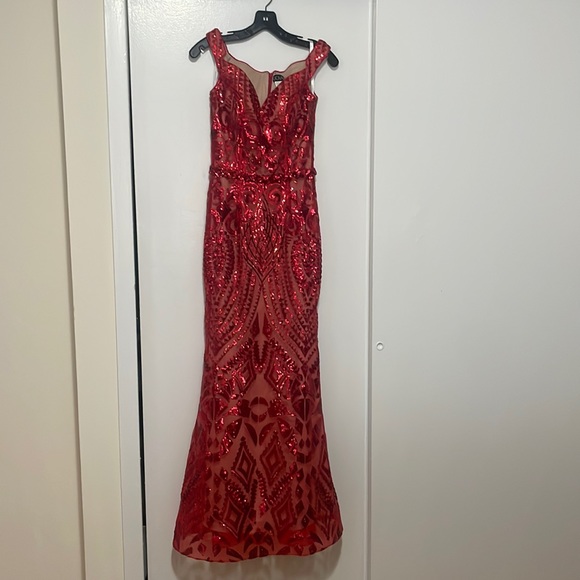 JOVANI Sequined Off-the-Shoulder Gown red size 6 with tag